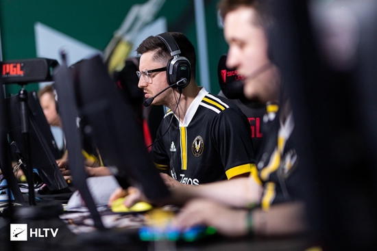 LPL四队争冠实力强劲官方发声警告选手态度